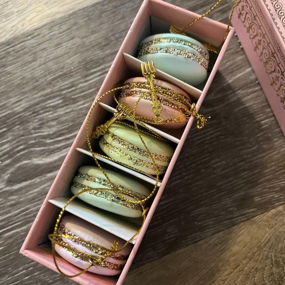 Gerson Resin Macaroon set of 5 ornaments NEW 18inch height